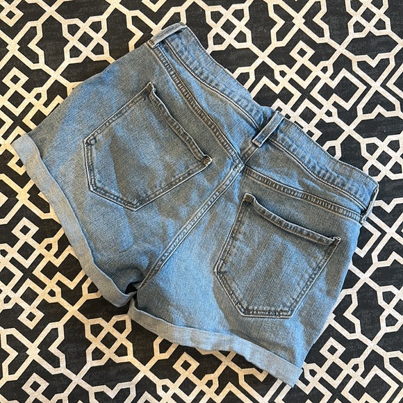 Old Navy stretch denim shorts - Picture 2 of 3